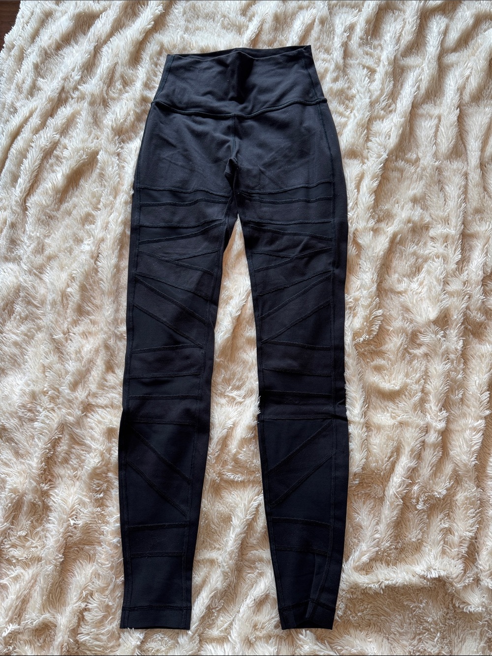 Lululemon Mesh Black Wonder Legging Size 4